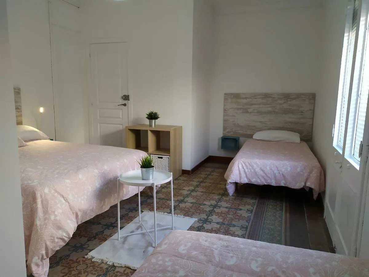 Break In Gothic Barcelona Hostal Hotel 2*,