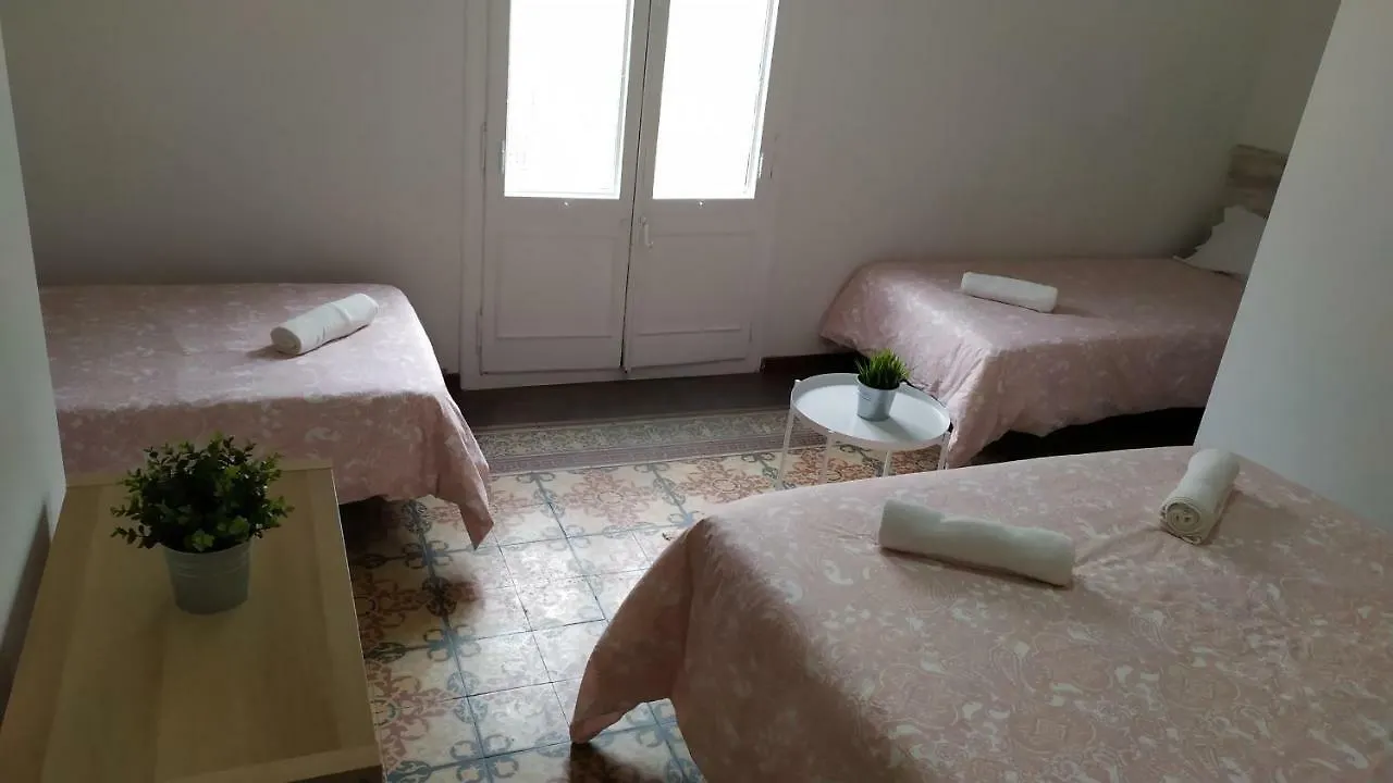 Break In Gothic Barcelona Hostal Hotel